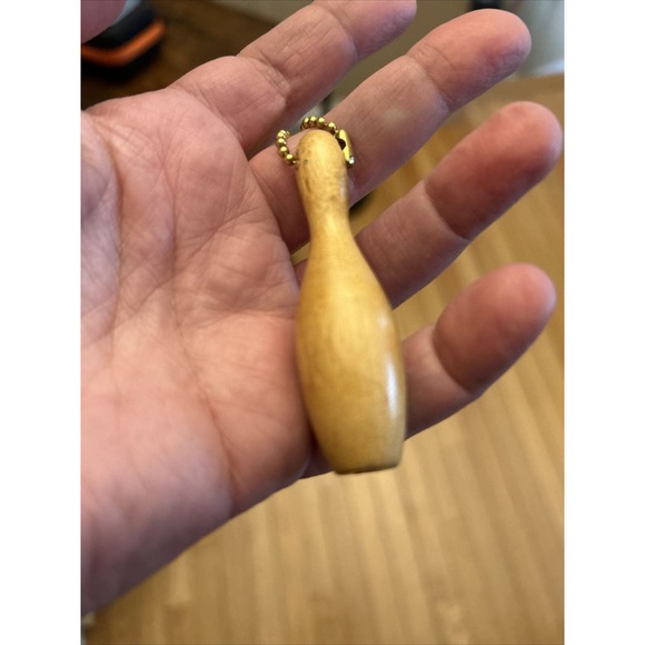 Vintage Lucky Strike Bowling Keychain - Picture 2 of 4